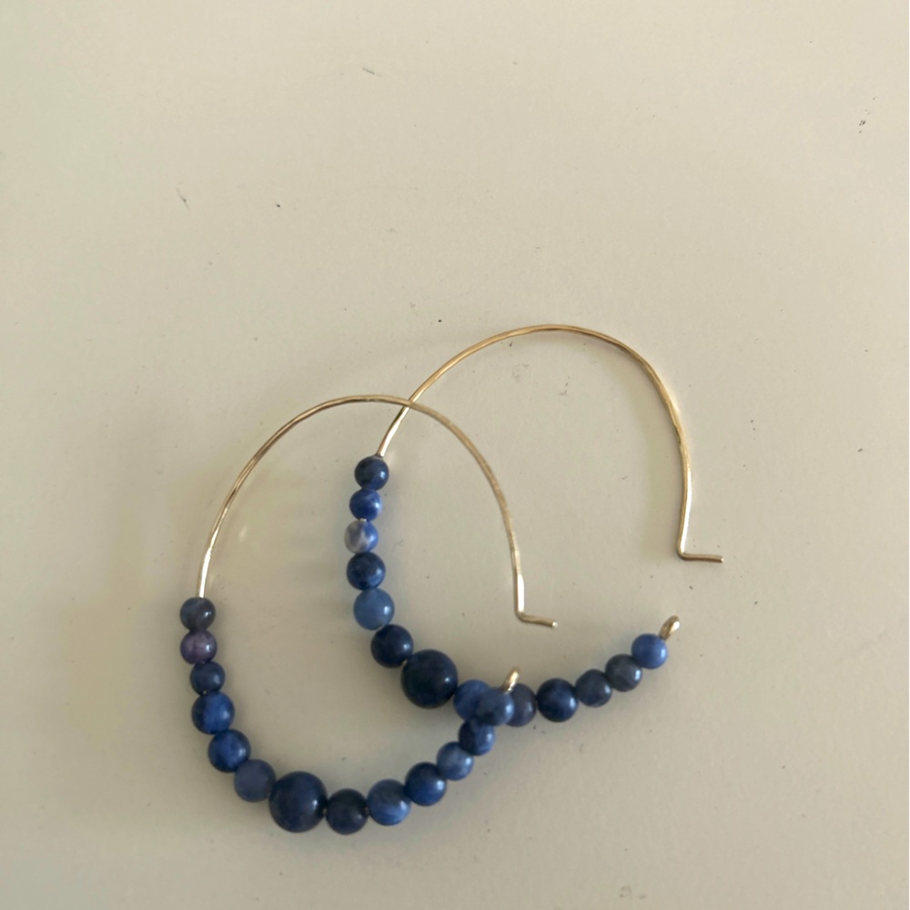 Stella and dot- modern Rhett pull through hoop earrings
